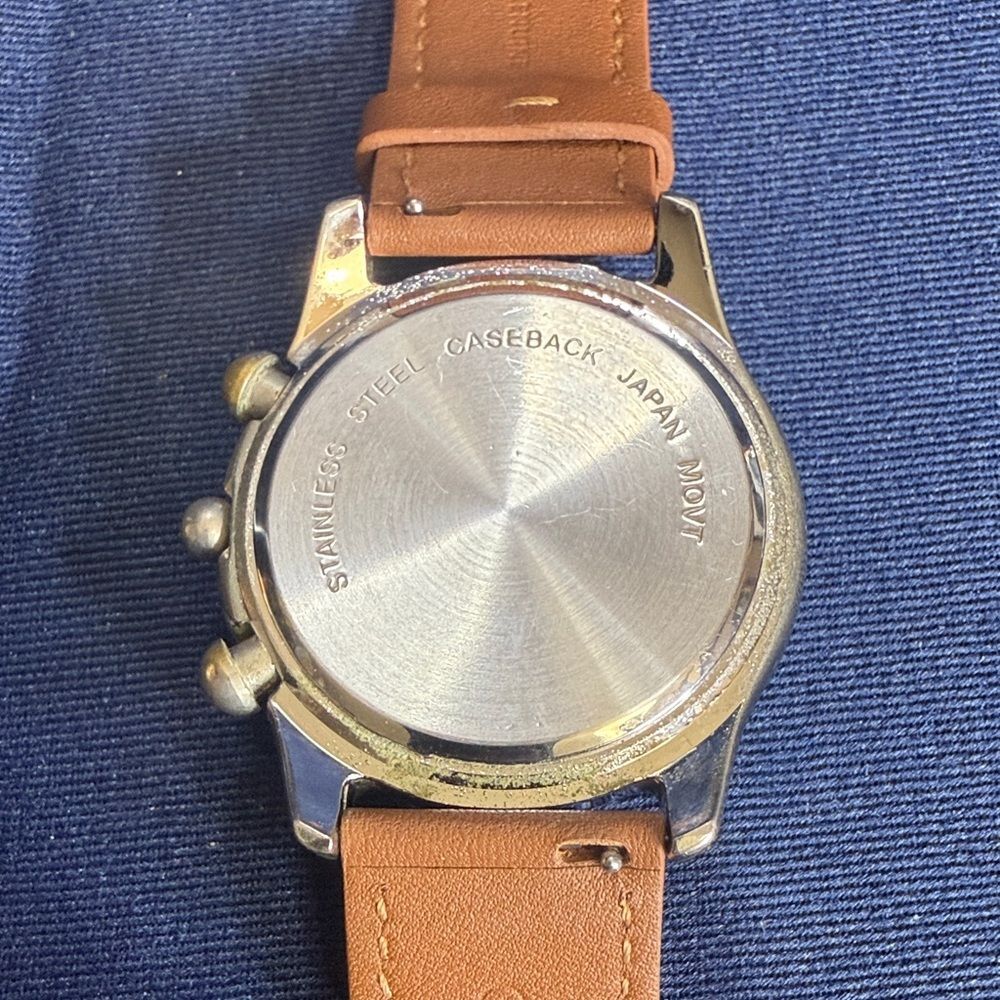 Stylish Pink Dial Women's Watch with Tan Strap - Picture 2 of 4
